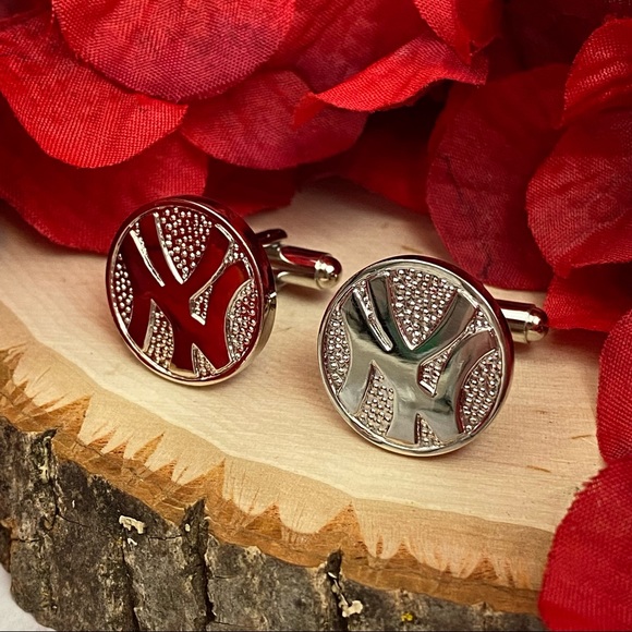 Silver New York Yankees Round Baseball Cufflinks - Picture 4 of 15